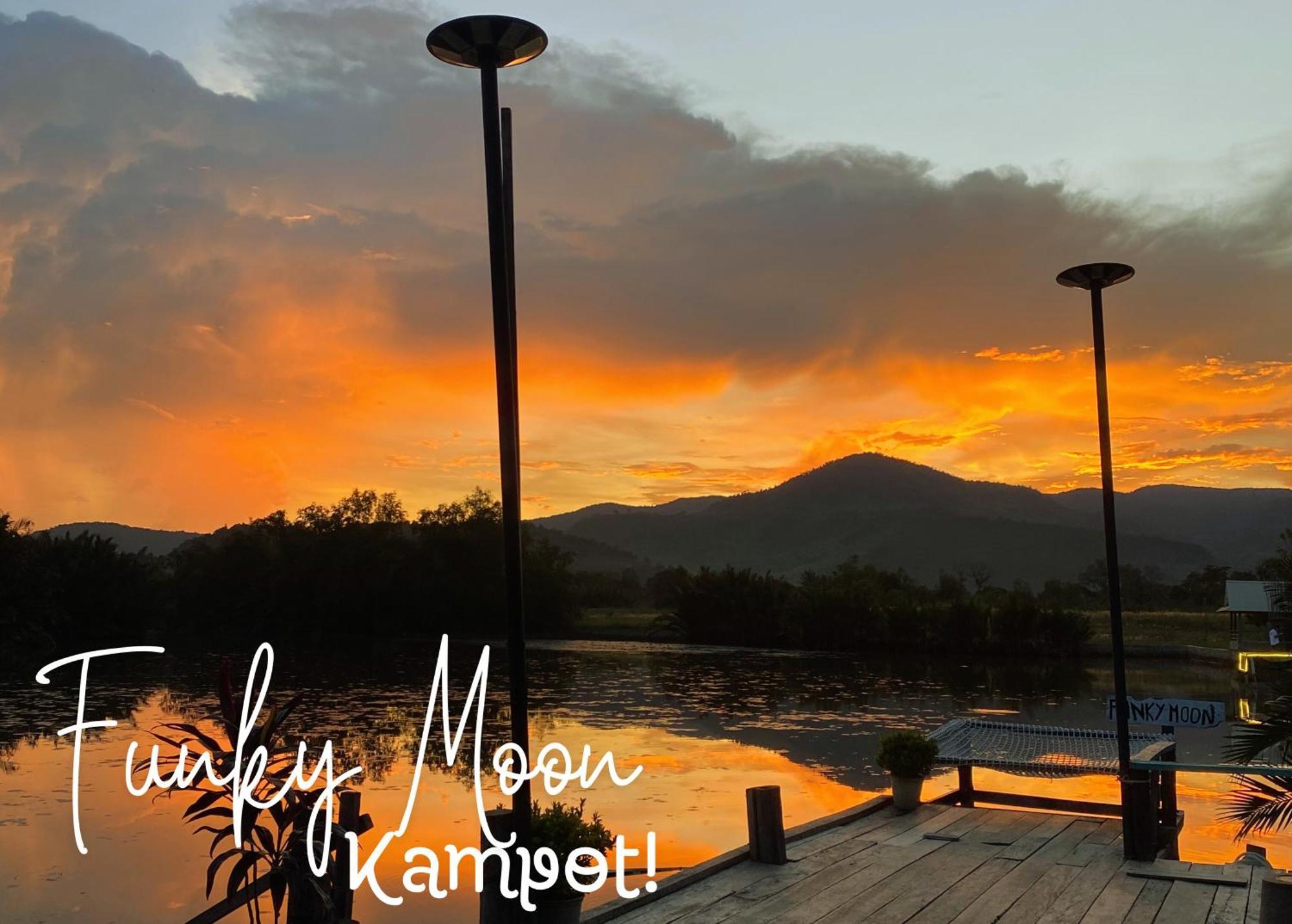 Funky Moon Kampot Hostel Exterior foto