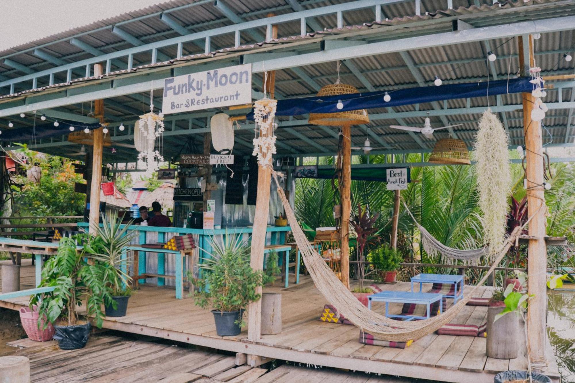 Funky Moon Kampot Hostel Exterior foto