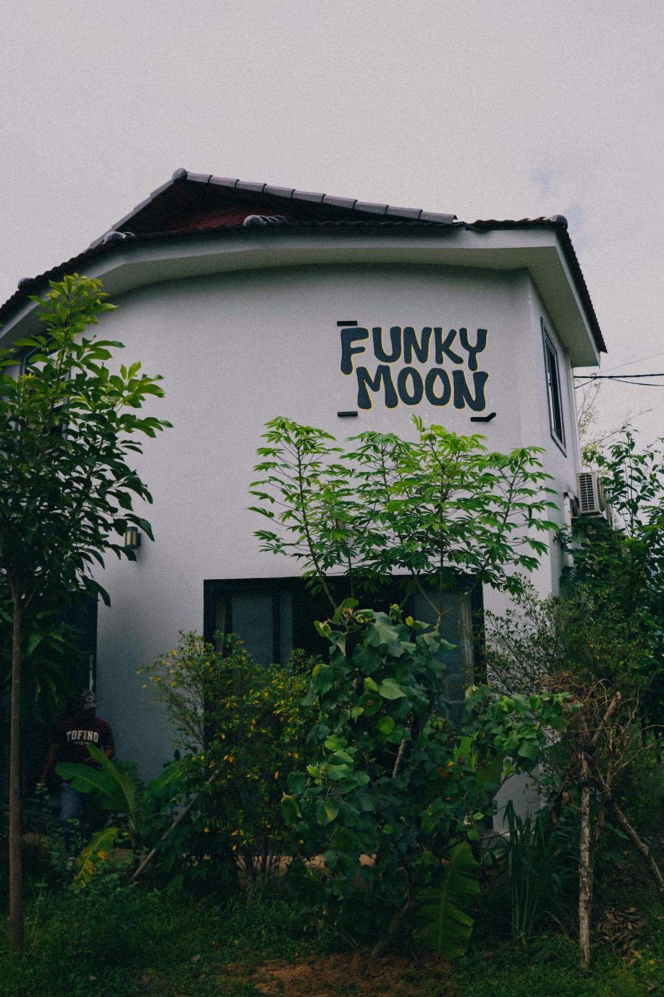Funky Moon Kampot Hostel Exterior foto
