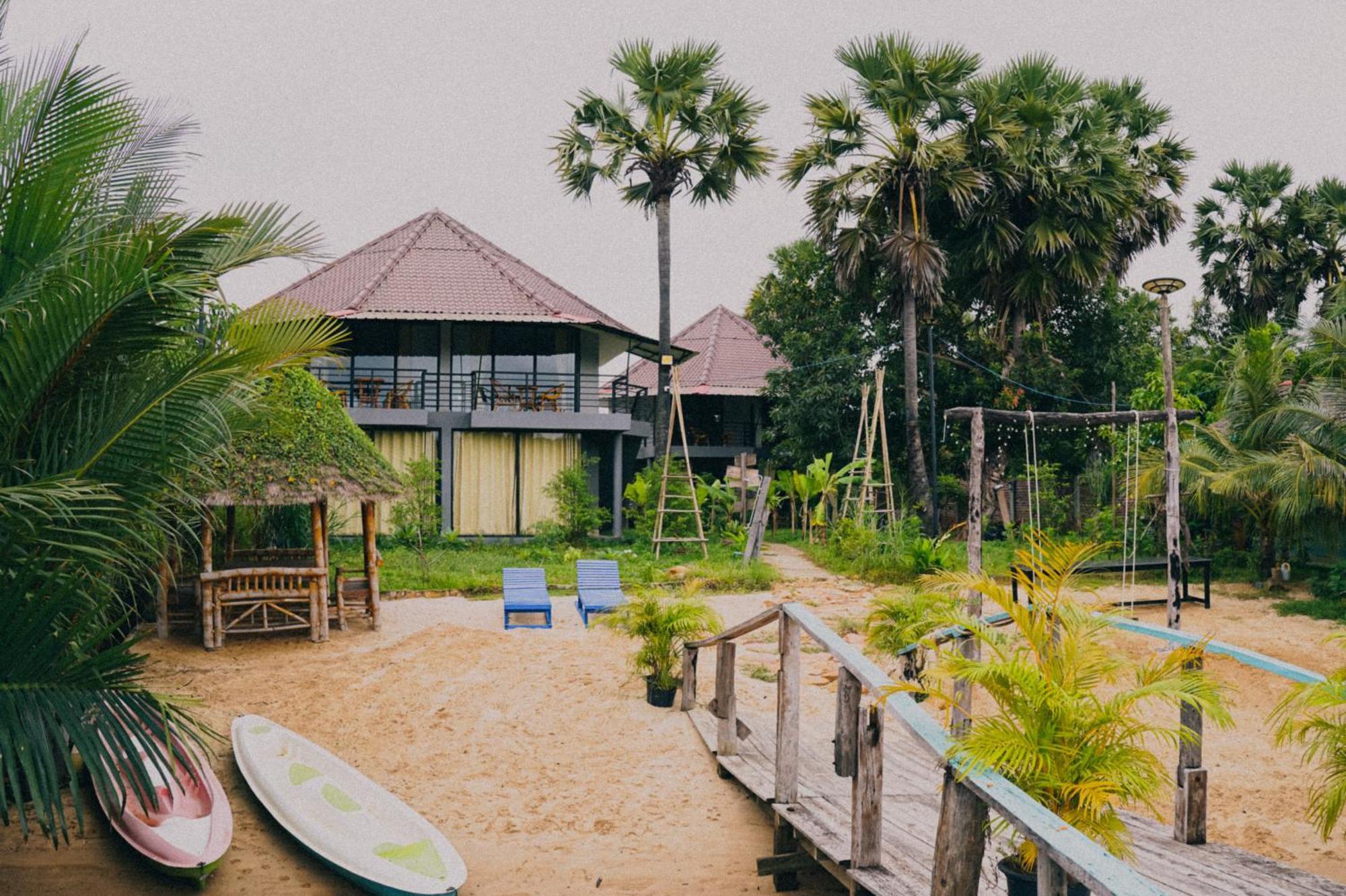 Funky Moon Kampot Hostel Exterior foto